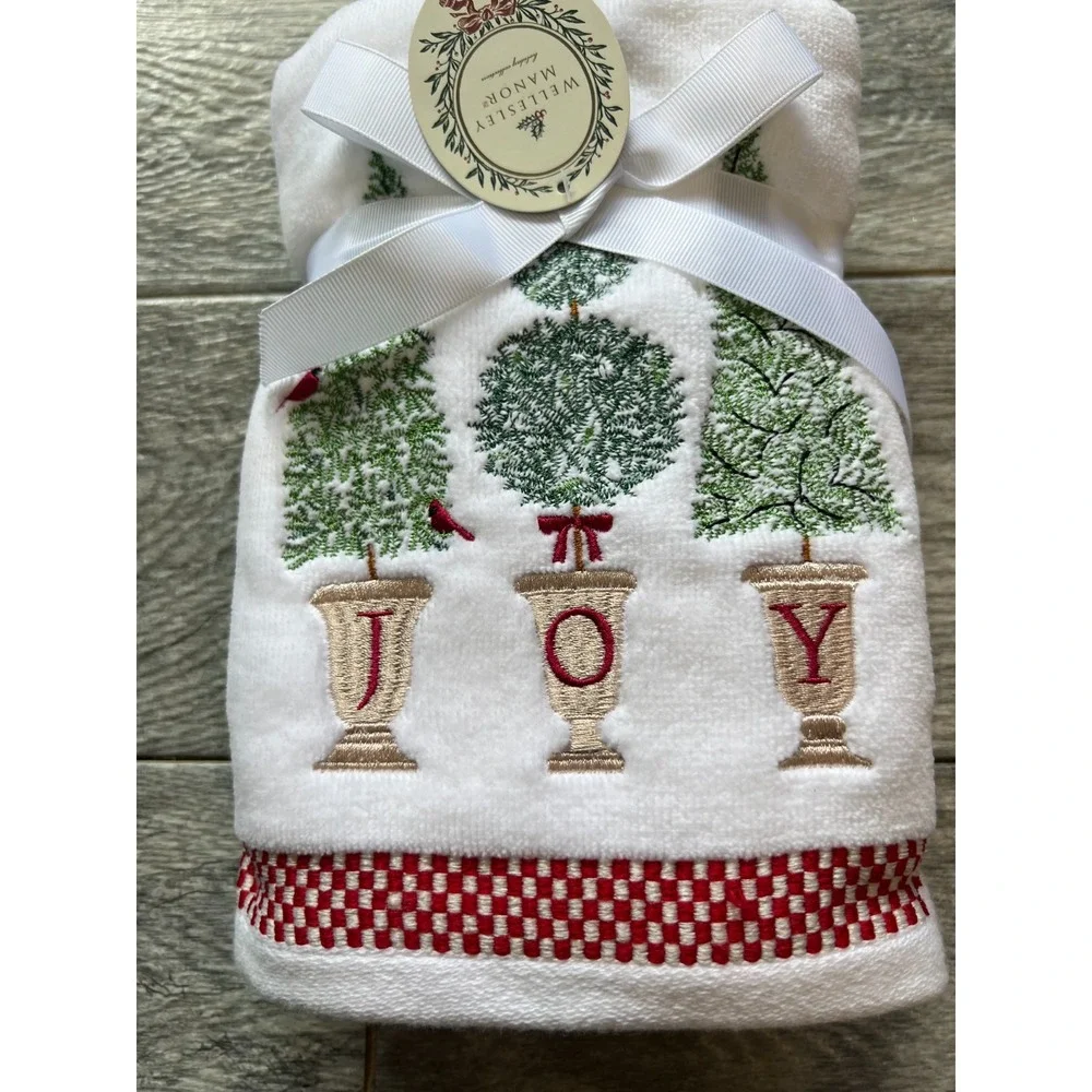 Wellesley Manor Hand Towels Set of 2 Holiday Collection Red Ribbon NWT Trees JoY